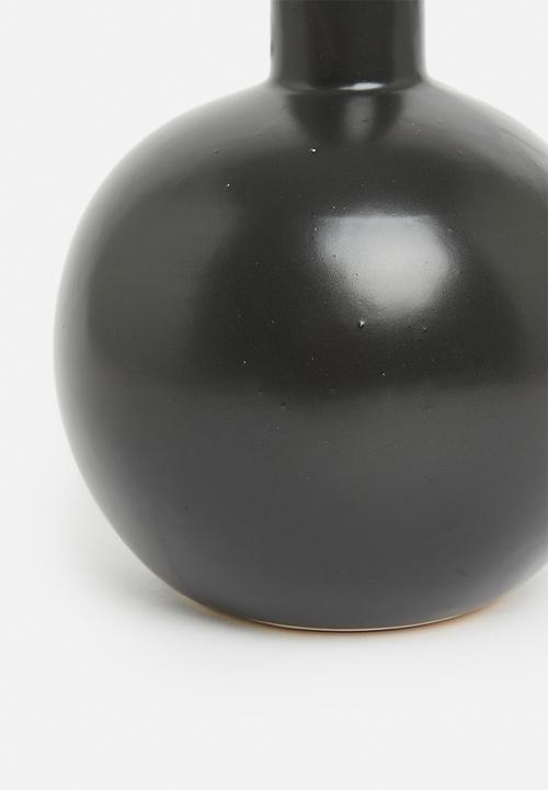 H&S - Porcelain belly vase - black
