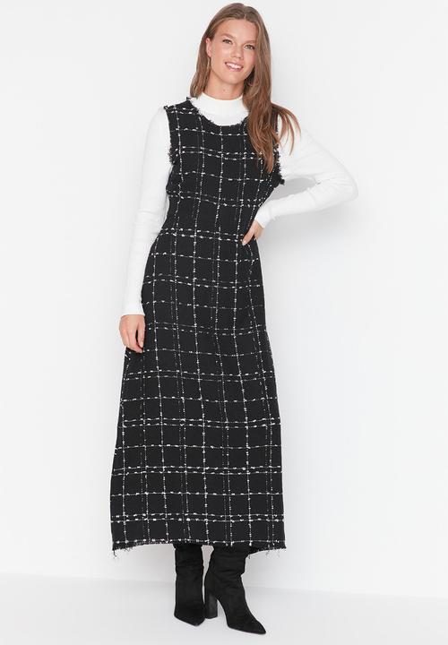 Trendyol - Modest textured dress - black