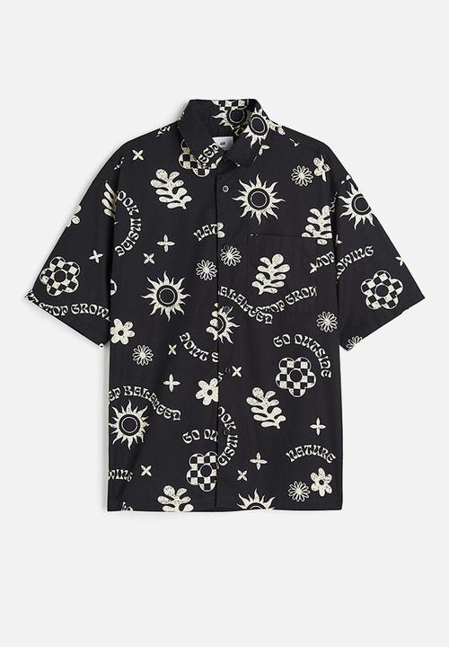 H&M - Relaxed fit short-sleeved cotton shirt - black patterned
