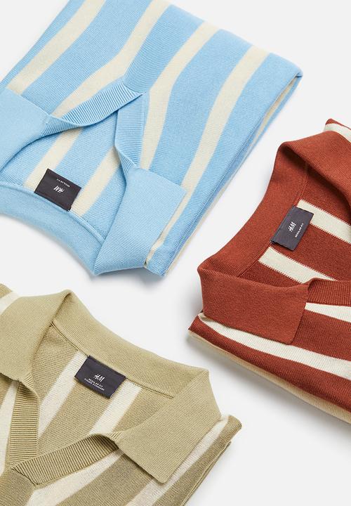 H&M - Regular fit fine-knit cotton polo shirt - brown/white striped