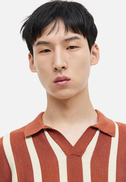 H&M - Regular fit fine-knit cotton polo shirt - brown/white striped