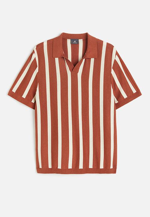 H&M - Regular fit fine-knit cotton polo shirt - brown/white striped