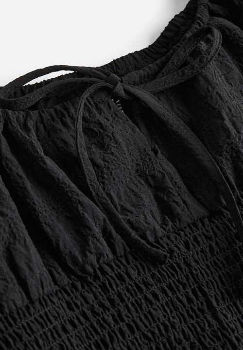 H&M - Puff-sleeved smocked blouse - black