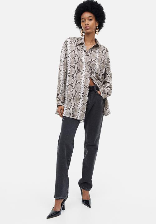H&M - Oversized satin blouse - beige snakeskin-patterned 