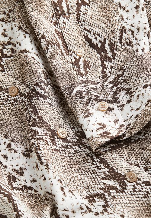 H&M - Oversized satin blouse - beige snakeskin-patterned 