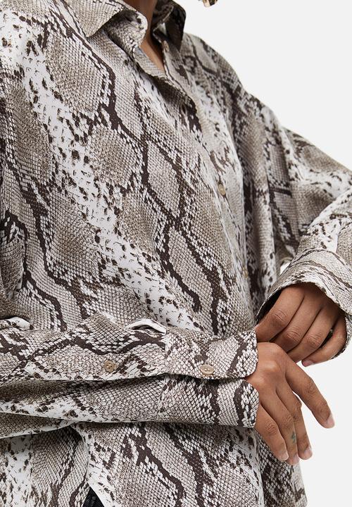 H&M - Oversized satin blouse - beige snakeskin-patterned 