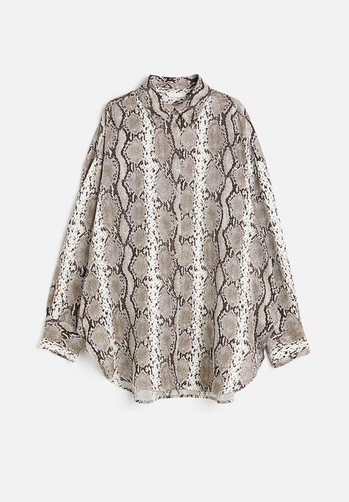 H&M - Oversized satin blouse - beige snakeskin-patterned 