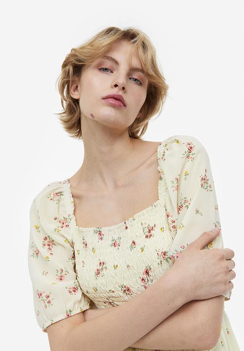 H&M - Puff-sleeved smocked dress - light beige floral