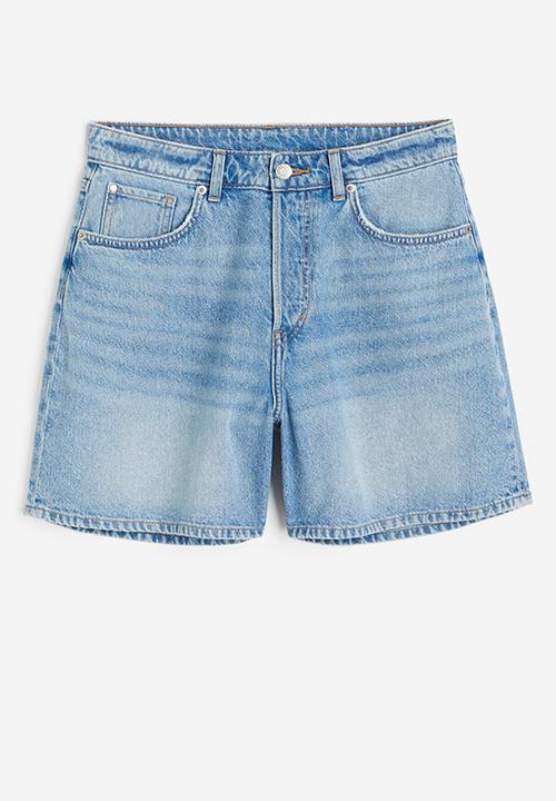 H&M - Curvy fit bermuda straight high denim shorts - light denim blue