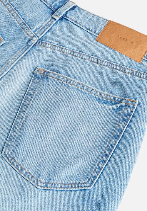 H&M - Curvy fit bermuda straight high denim shorts - light denim blue