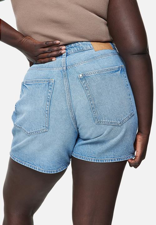 H&M - Curvy fit bermuda straight high denim shorts - light denim blue