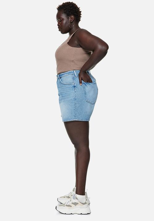 H&M - Curvy fit bermuda straight high denim shorts - light denim blue