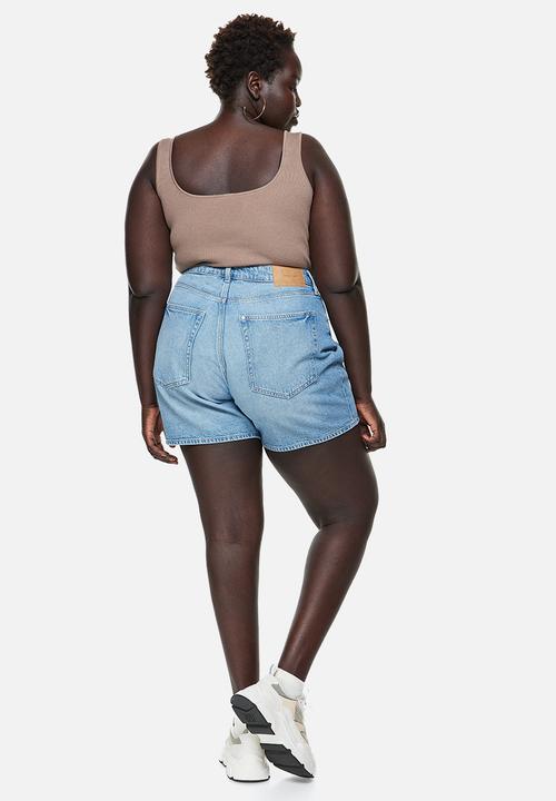 H&M - Curvy fit bermuda straight high denim shorts - light denim blue