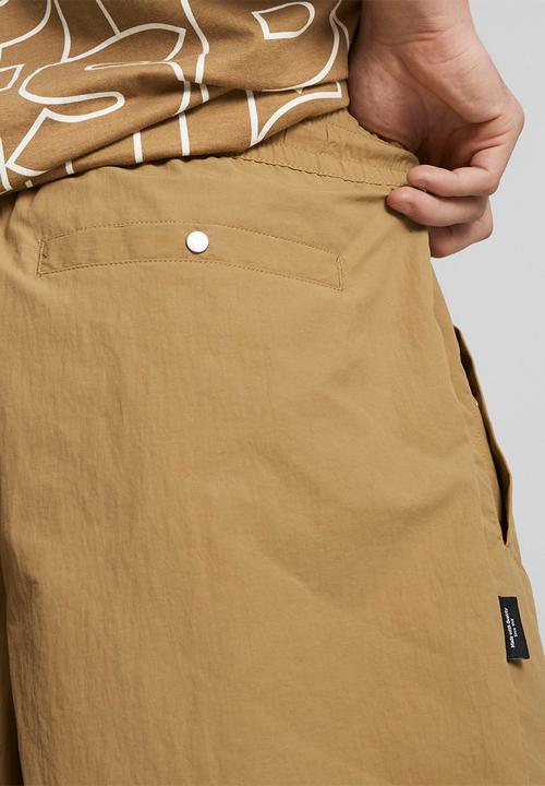 PUMA - Puma team shorts 8" wv - brown 