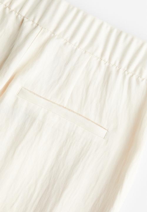 H&M - Flared viscose trousers - cream 