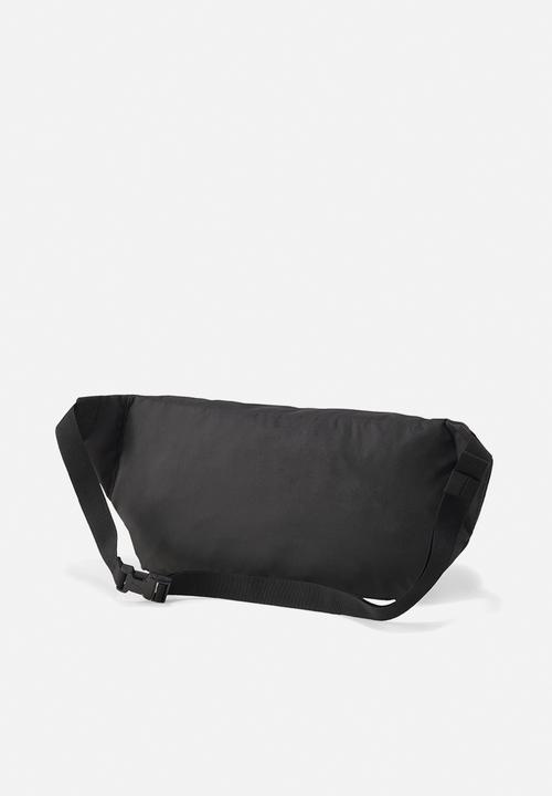PUMA - The p low curve cap puma - black