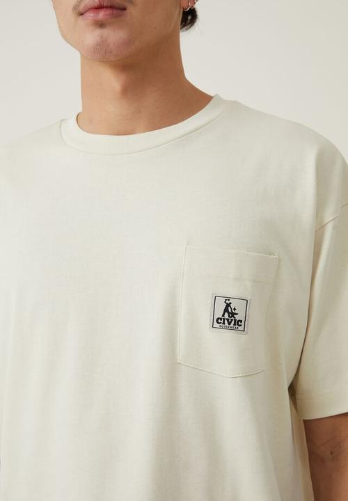 Cotton On - Box fit pocket t-shirt - ecru/civic outerwear