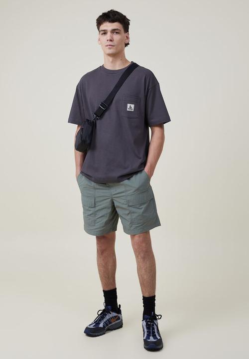 Cotton On - Box fit pocket t-shirt - faded slate/civic outerwear