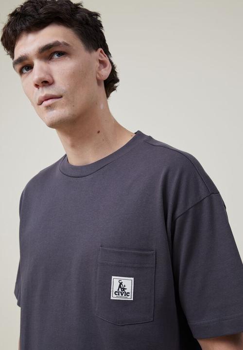 Cotton On - Box fit pocket t-shirt - faded slate/civic outerwear