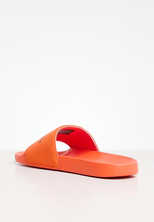 Calvin Klein - Slide monogram co - firecracker