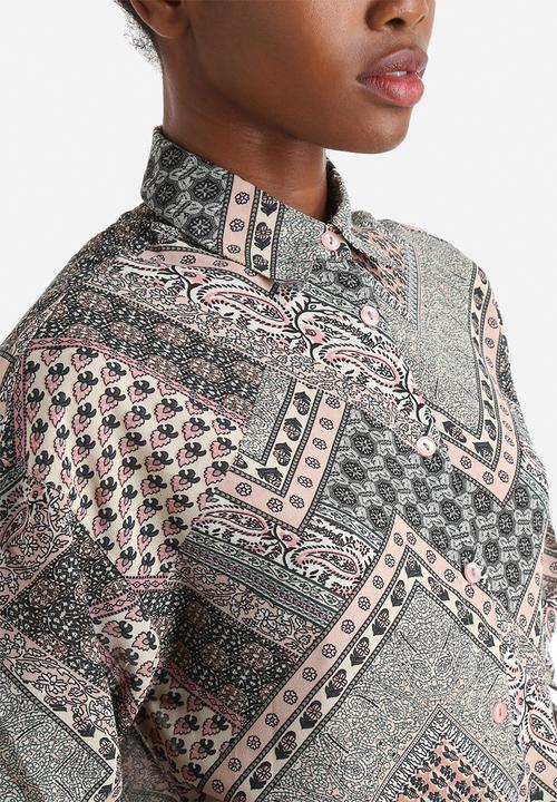 Influence. - Patch Print Oversized Shirt