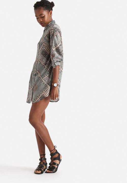 Influence. - Patch Print Oversized Shirt