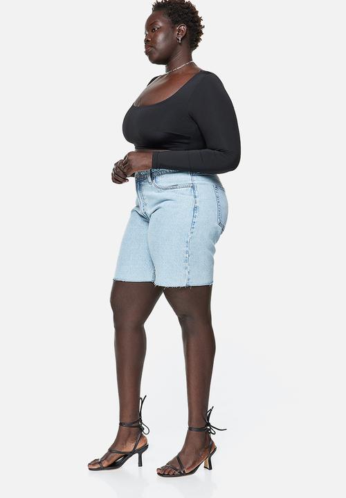 H&M - Curvy fit bermuda baggy low denim shorts - light denim blue 