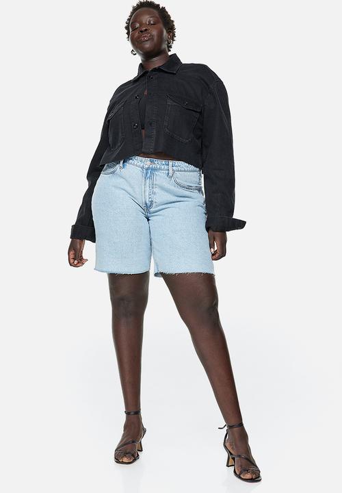 H&M - Curvy fit bermuda baggy low denim shorts - light denim blue 