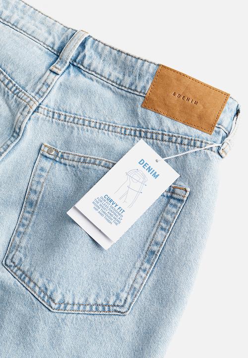 H&M - Curvy fit bermuda baggy low denim shorts - light denim blue 