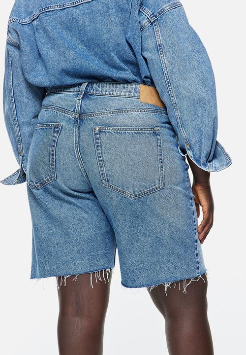 H&M - Curvy fit bermuda baggy low denim shorts - light denim blue 