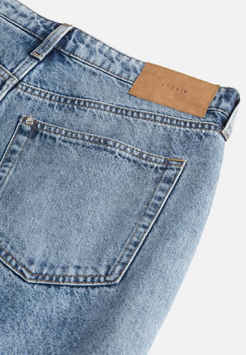 H&M - Curvy fit bermuda baggy low denim shorts - light denim blue 