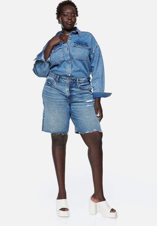 H&M - Curvy fit bermuda baggy low denim shorts - light denim blue 