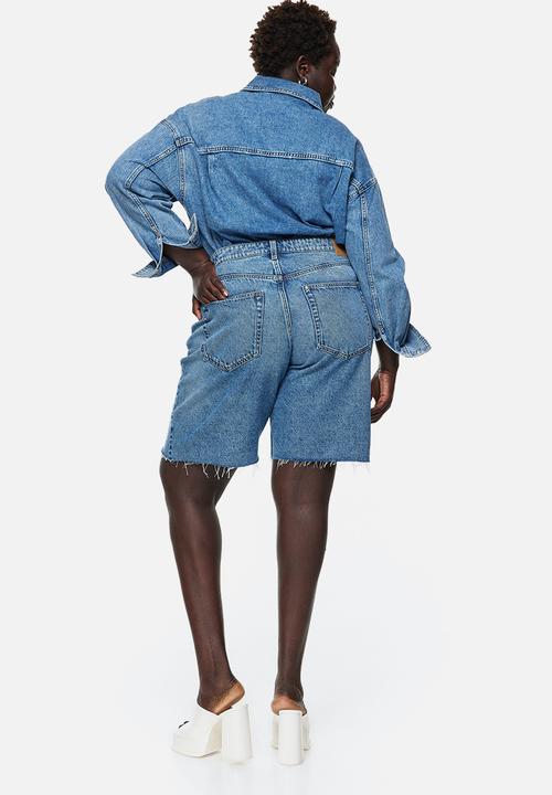 H&M - Curvy fit bermuda baggy low denim shorts - light denim blue 