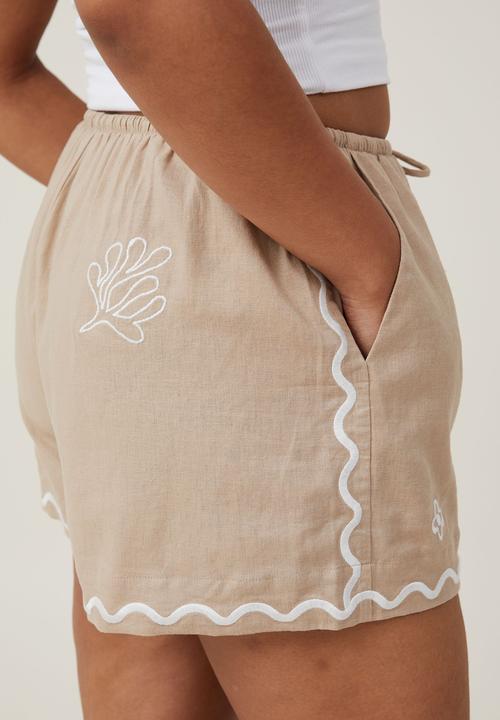 Cotton On - Haven short - coral embroidery mid taupe