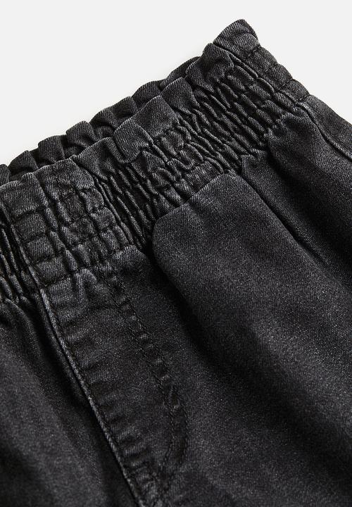 H&M - Loose fit denim shorts - black