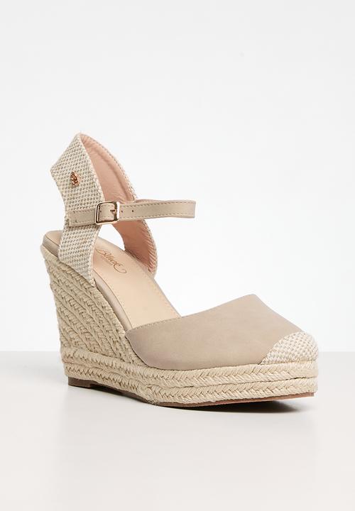Miss Black - Hooked 1 wedge heel - taupe