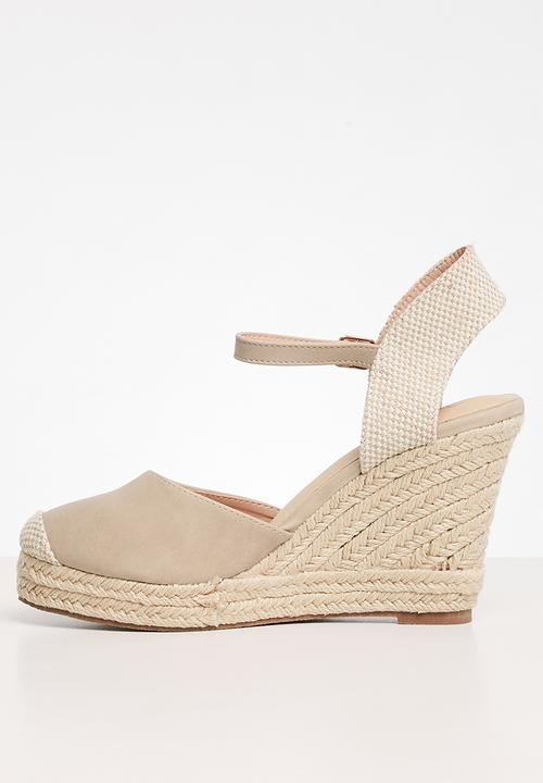 Miss Black - Hooked 1 wedge heel - taupe