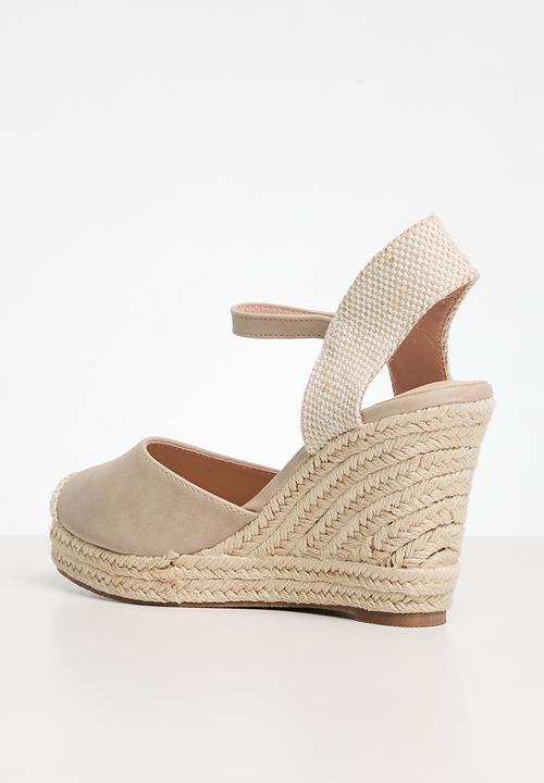 Miss Black - Hooked 1 wedge heel - taupe