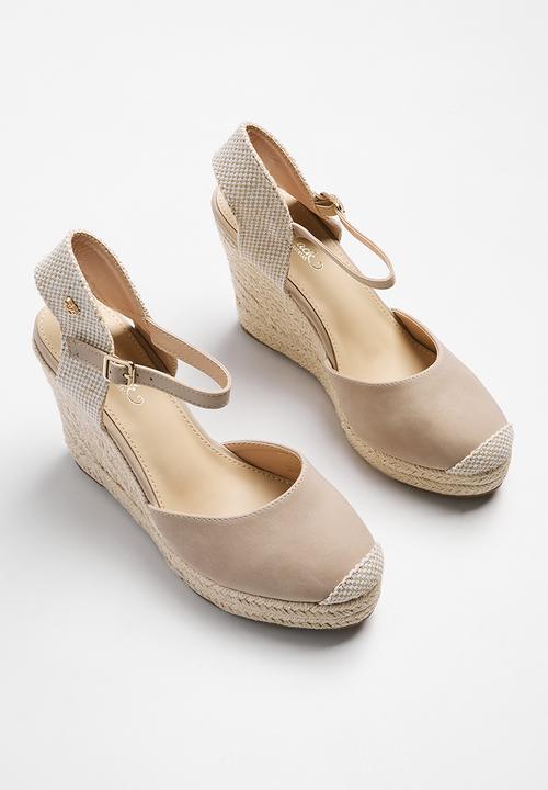 Miss Black - Hooked 1 wedge heel - taupe