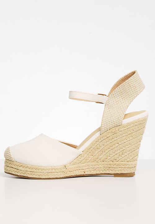 Miss Black - Hooked 1 wedge heel - white