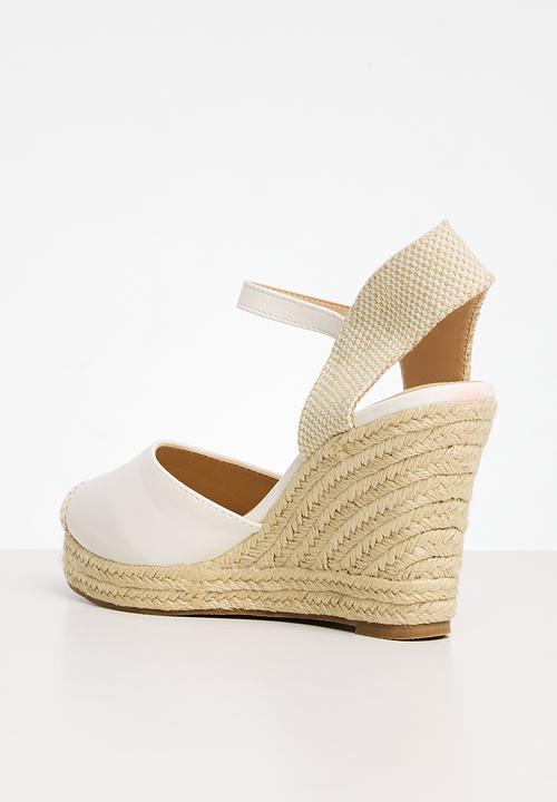 Miss Black - Hooked 1 wedge heel - white