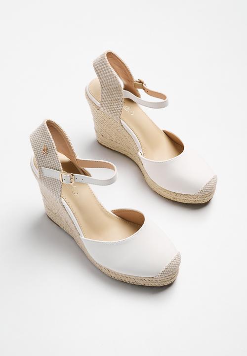 Miss Black - Hooked 1 wedge heel - white