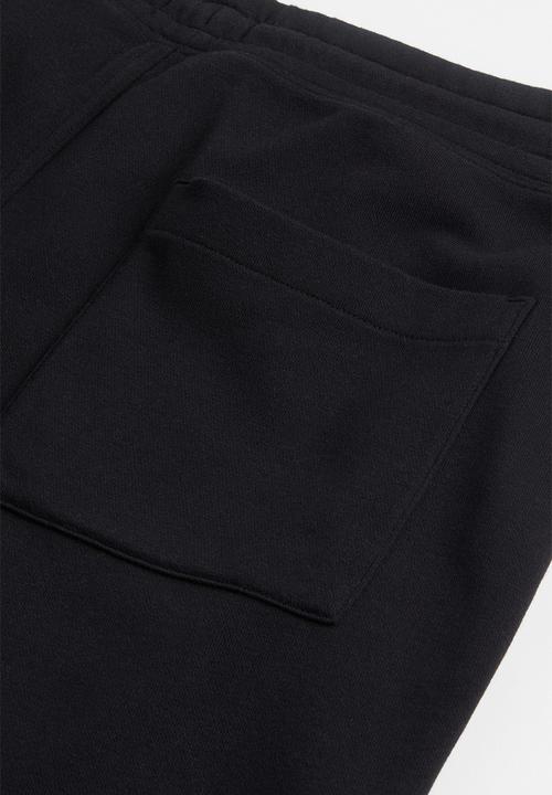 H&M - Regular fit printed sweatshorts - black nirvana