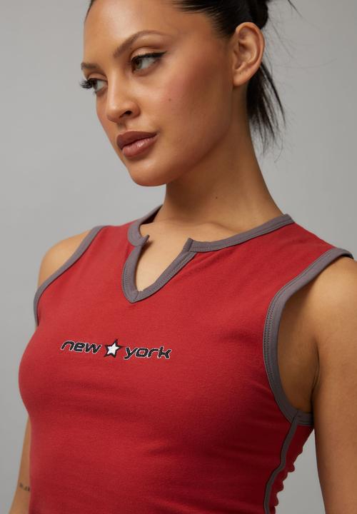 Factorie - Graphic notch front tank - red/new york