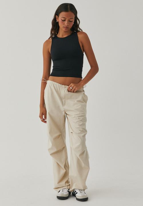 Supré  - Luxe cropped tank - black