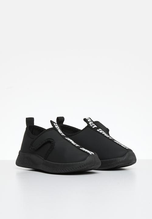 SOVIET - K roman - black mono