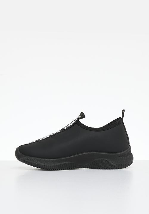 SOVIET - K roman - black mono