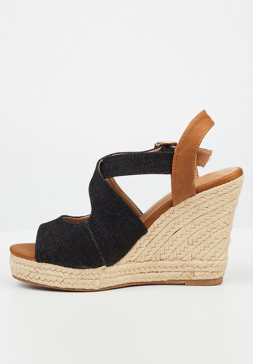 Miss Black - Hooked 4 wedge heel - black