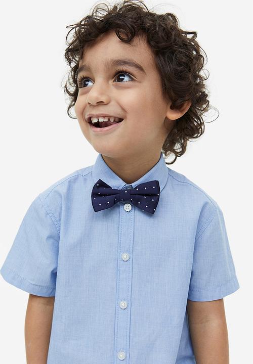 H&M - Shirt and bow tie - light blue spotted