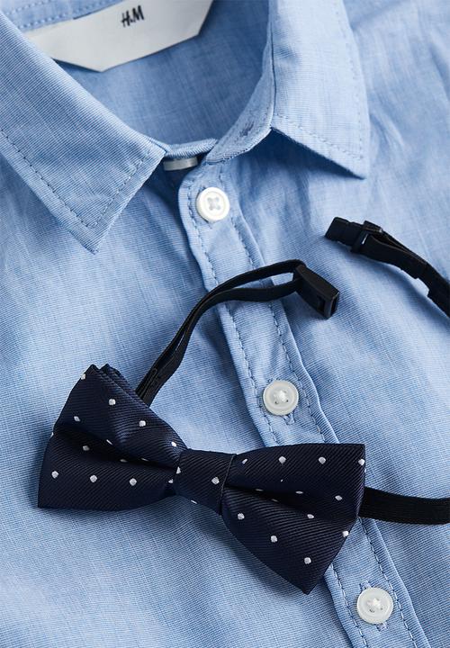 H&M - Shirt and bow tie - light blue spotted